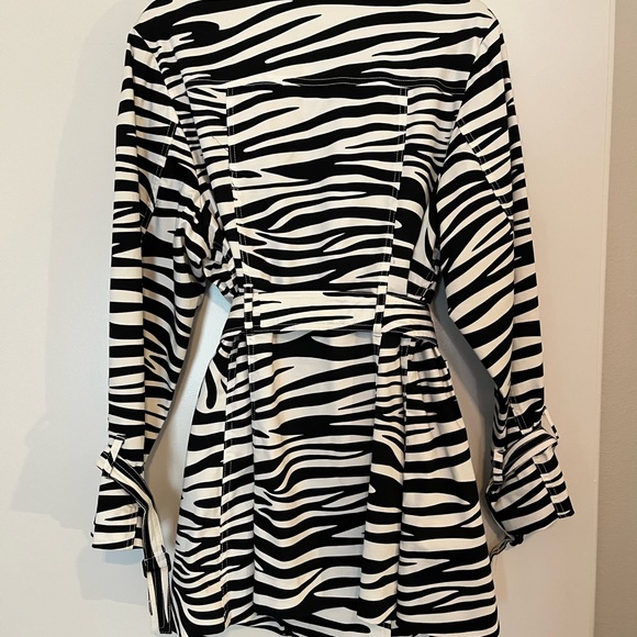 Women’s “Outerwear By Lisa” size medium jacket - Picture 5 of 5